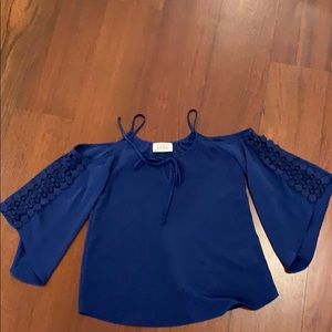 Women’s flutter sleeve top